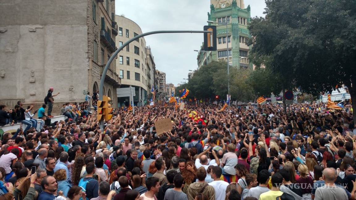 Se paraliza Cataluña en repulsa a la represión