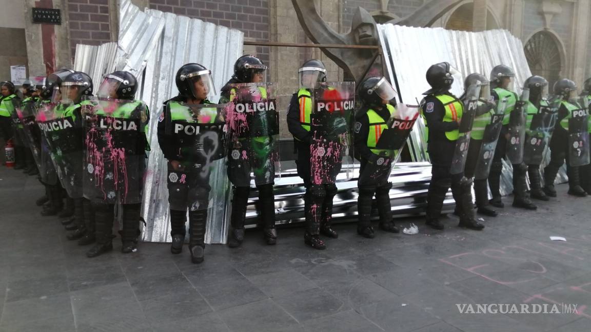 18 mujeres policías con quemaduras y otras heridas durante marcha del 8M en la CDMX