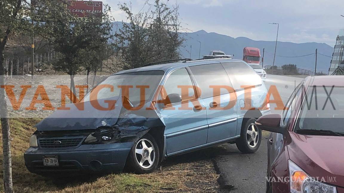 $!Doble accidente se registra en la carretera Monterrey-Saltillo