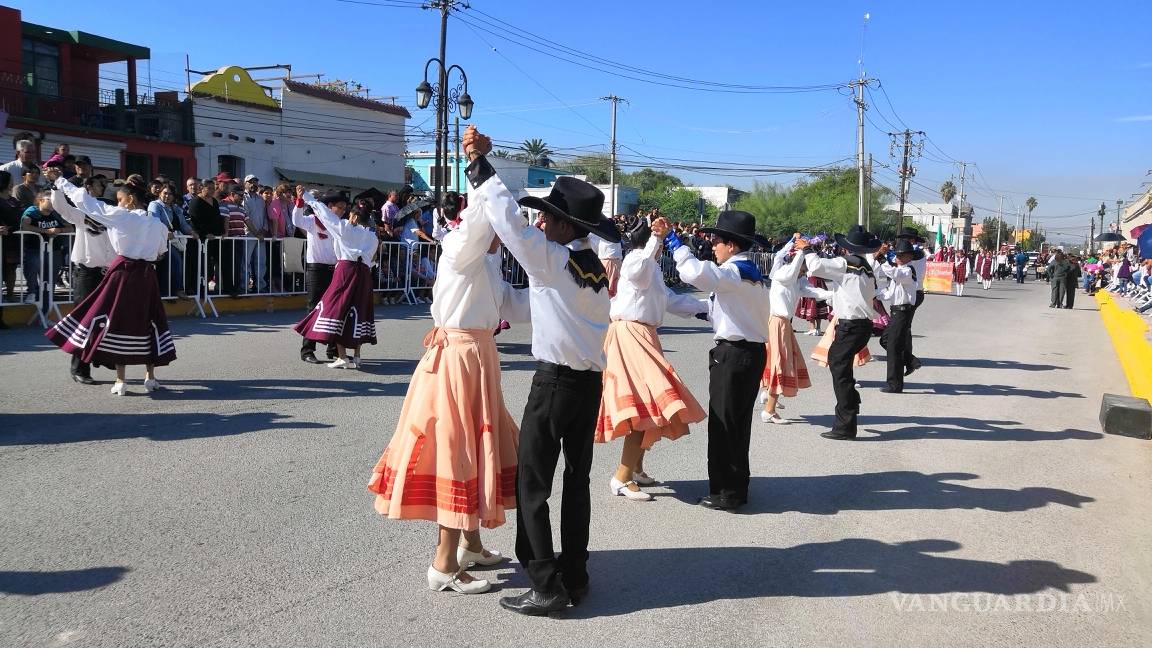 En Monclova participan en el desfile de la Revolución Mexicana