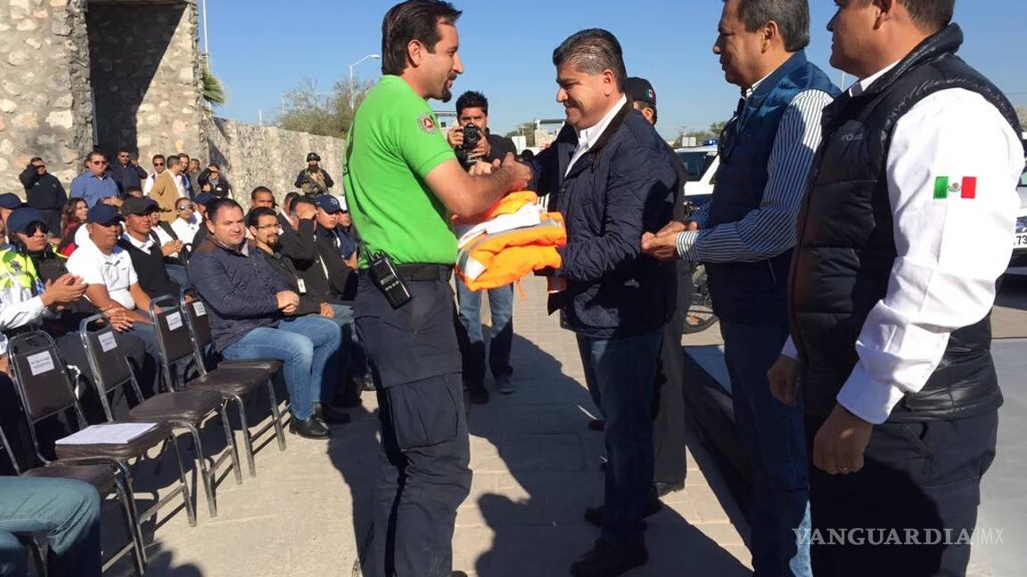 $!Alcalde entrega patrullas y confirma homologación salarial a policías