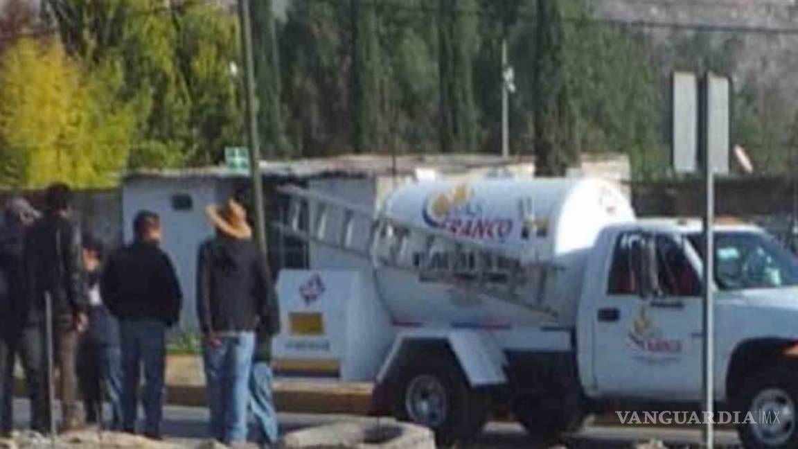 $!Se enfrentan huachicoleros contra gaseros en Edomex