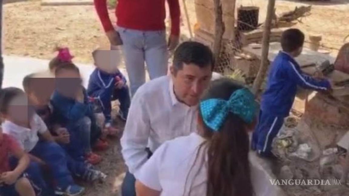 &quot;Tiene obesidad espantosa, horrible&quot;, dice alcalde de Ahoma, Sinaloa a niña frente a sus compañeros