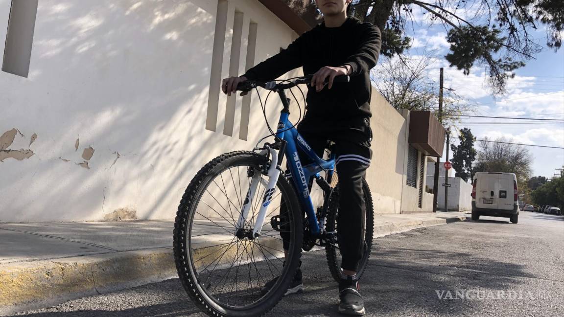 El joven inquieto que aprende responsabilidad, amistad y autonomía en bicicleta