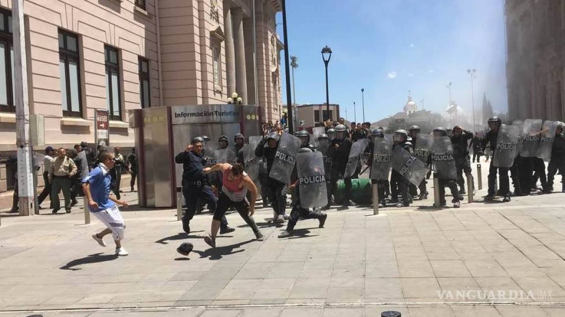 Protesta contra César Duarte en Chihuahua deja 25 heridos y 100 detenidos
