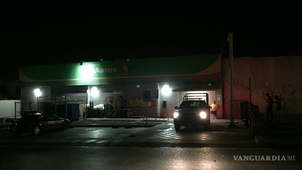 $!Comando irrumpe y asalta tienda comercial de Saltillo