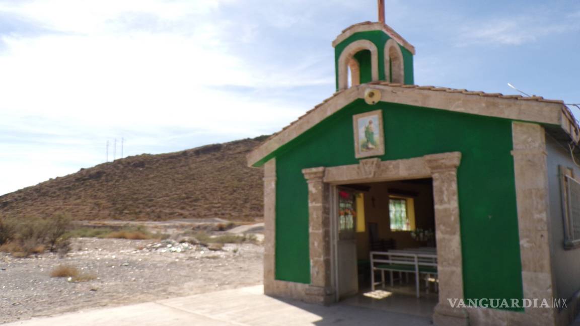 Templo de San Juditas, a donde ningún sacerdote acude en la carretera Parras-Paila
