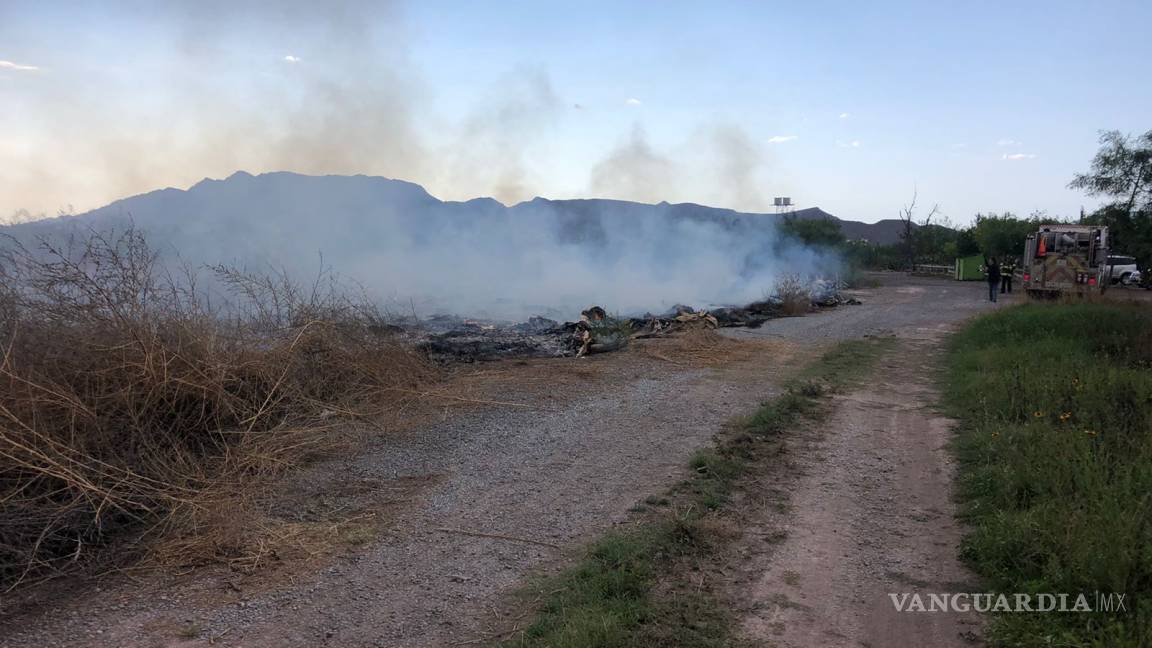 Incendio en terreno baldío al norte de Saltillo moviliza a los Bomberos