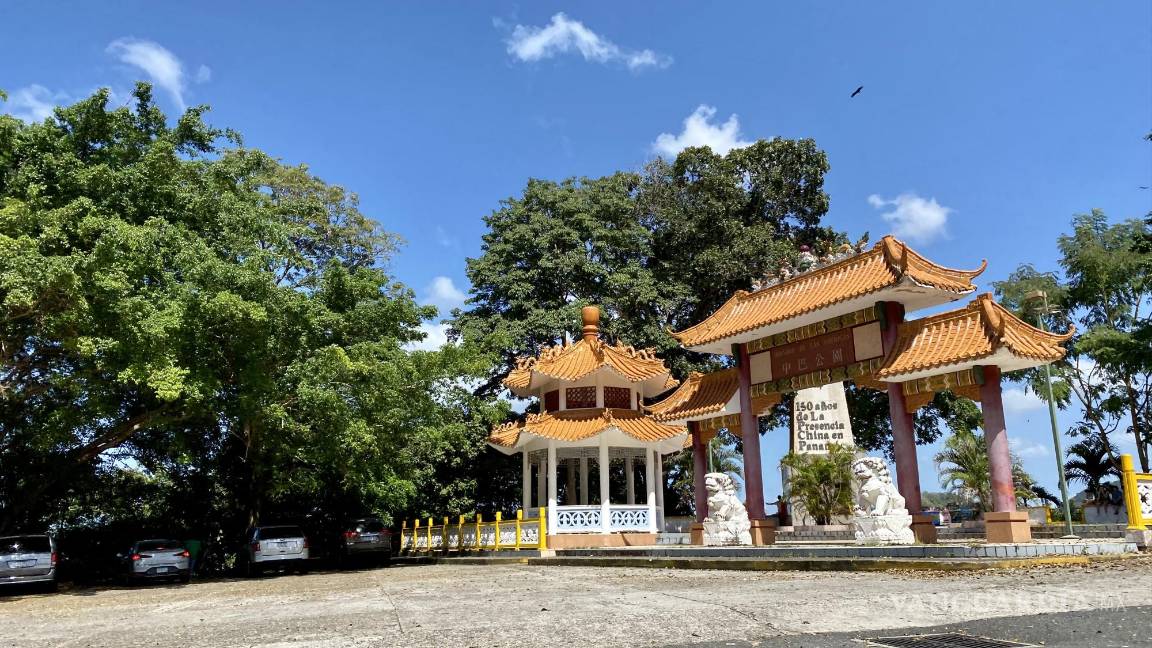 $!Monumento a los 150 años de presencia china en Panamá.
