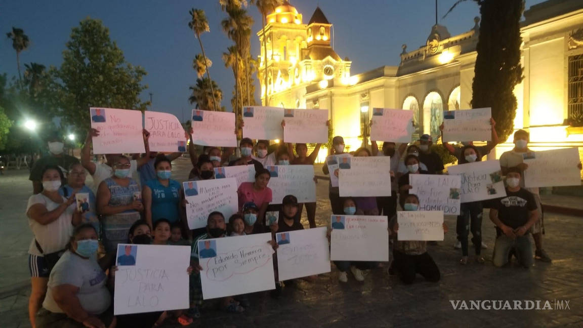 Se manifiestan en Cuatro Ciénegas, piden justicia para Lalo