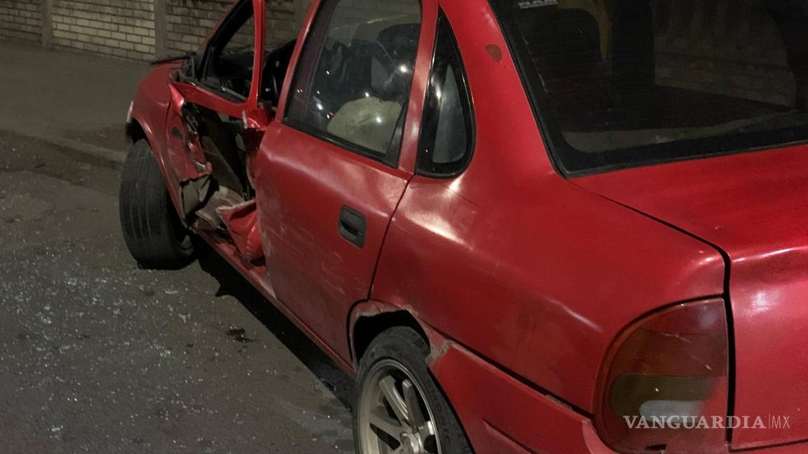 $!El propietario del Monza se encontraba dentro de una empresa al momento del choque.