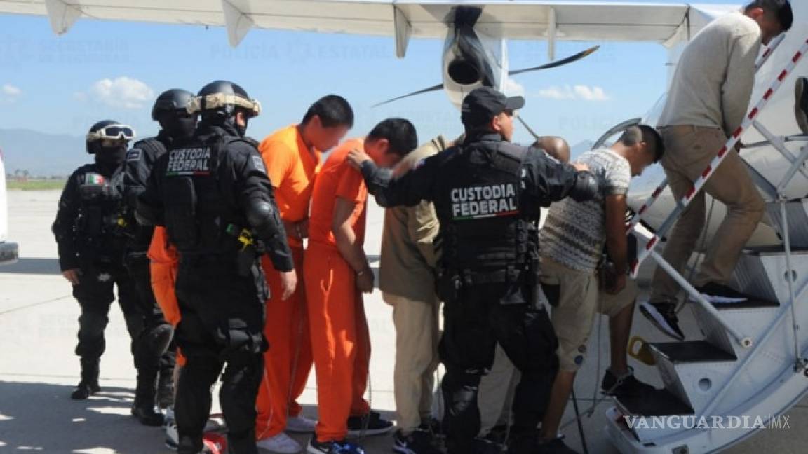 Trasladan a 109 reos de cárceles del Edomex a penales federales