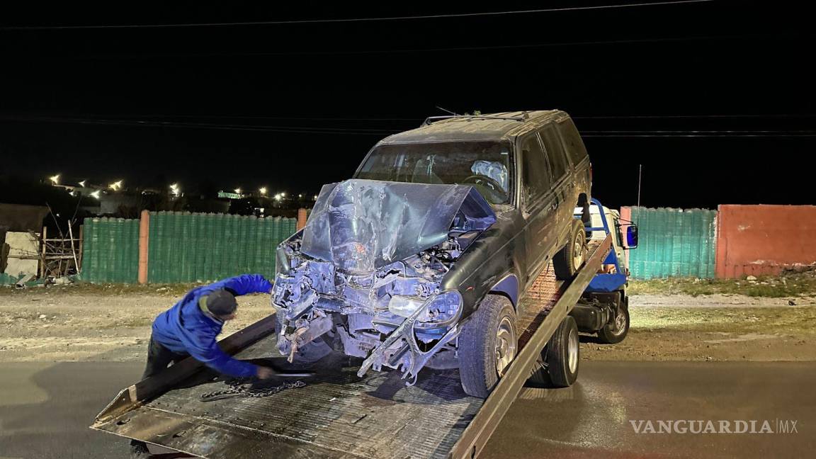 Choca su camioneta y la abandona al sur de Saltillo; autoridades buscan al dueño