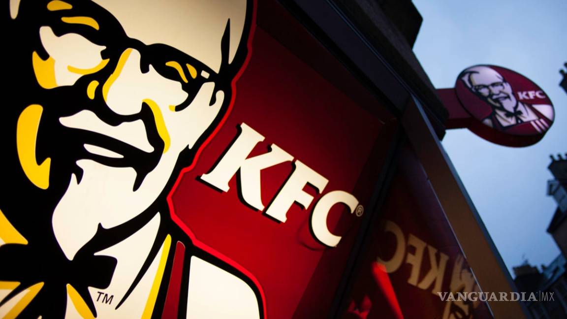 Aprovechó error en sistema de KFC para comer gratis y ganar dinero, termina preso