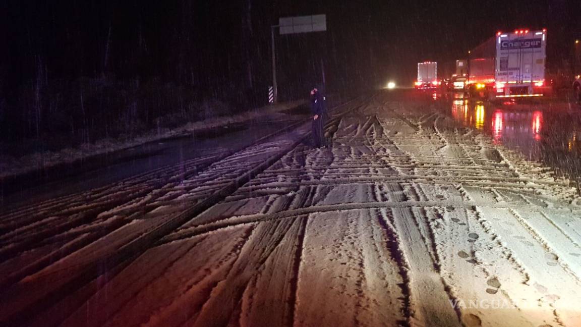 Carreteras en Nuevo León, cerradas por nevadas
