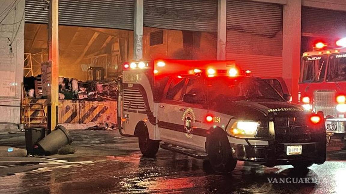 $!Esta es la tercera ocasión en menos de una semana que se siniestran las bodegas, ubicadas en el cruce del Libramiento Óscar Flores Tapia.