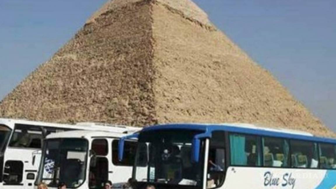 Explota autobús turístico en Egipto; reportan varias víctimas