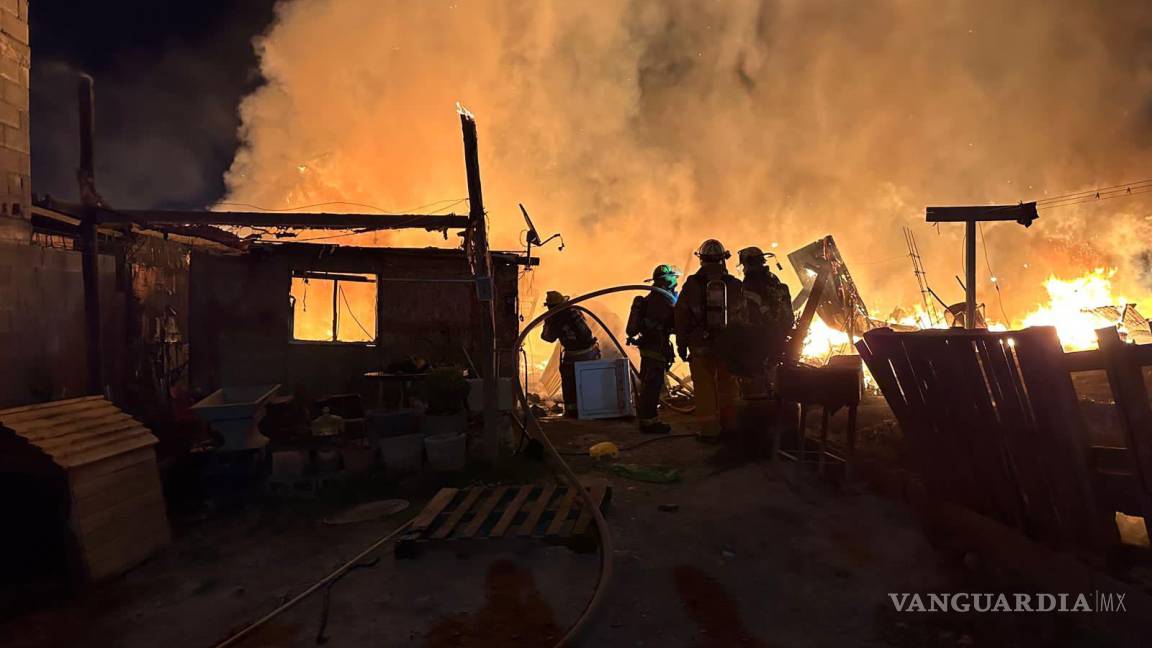 Incendio de tejabanes en Saltillo deja sin nada a cuatro familias