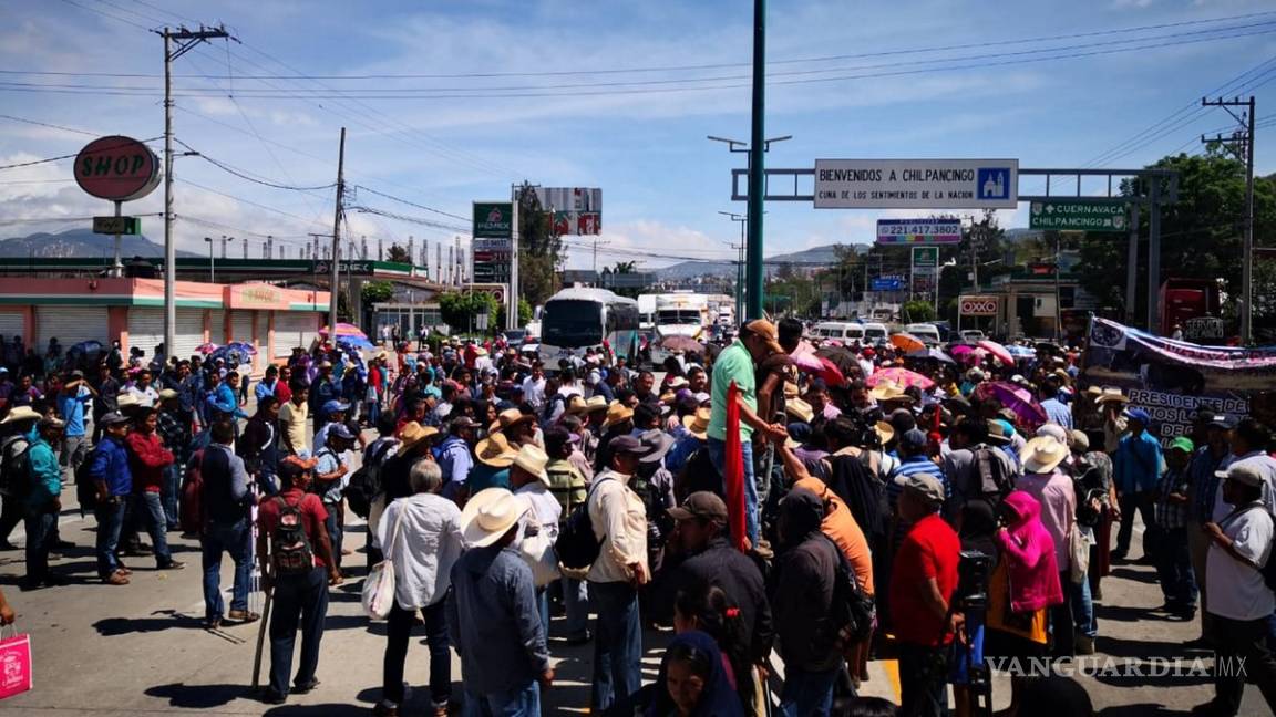 Campesinos retienen al alcalde; exigen fertilizante al Gobierno Federal