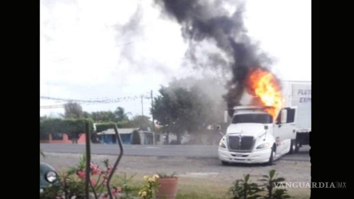 Caos en Veracruz por quema de camiones y tráileres en carretera Córdoba-La Tinaja