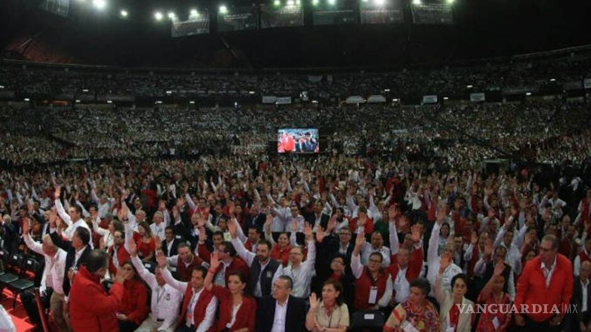 $!'México gana cuando gana el PRI', Peña Nieto clausura la XXII Asamblea del tricolor