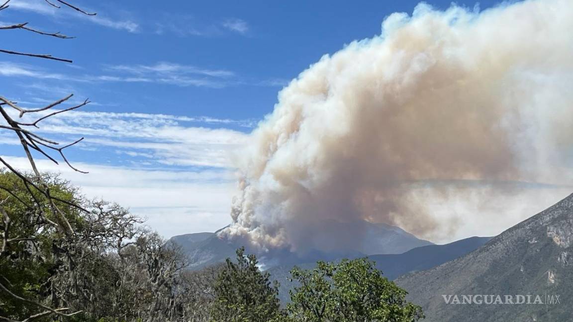 Reportan incendio de grandes dimensiones en sierra de Zaragoza, Nuevo León