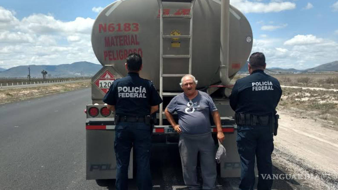 Detienen a conductor de pipa con gasolina sin papeles en carretera Saltillo-Matehuala