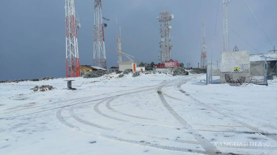 $!El paso de una zona inestable generó durante la madrugada y amanecer la caída de aguanieve