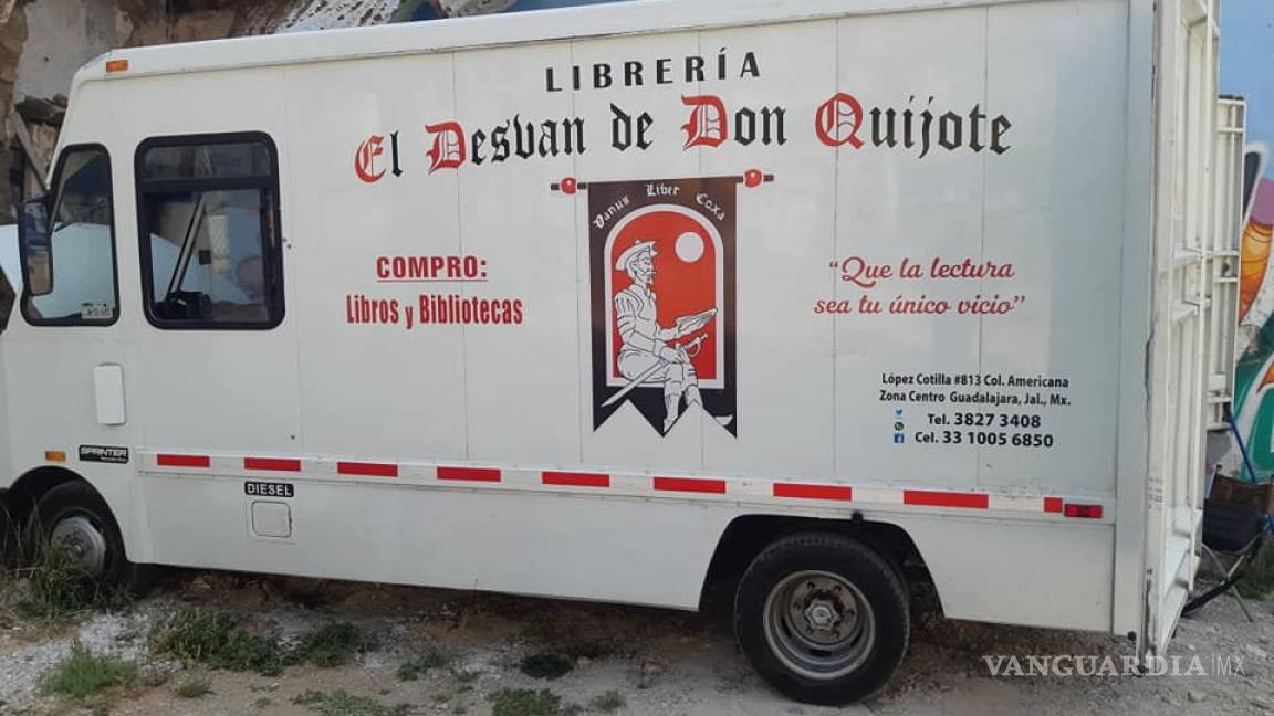 Una librería móvil alegra la cuarentena en Guadalajara
