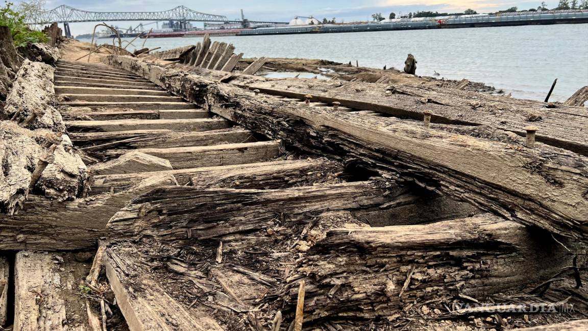 Sequía en el río Mississippi en Baton Rouge, Luisiana revela un naufragio del siglo XIX