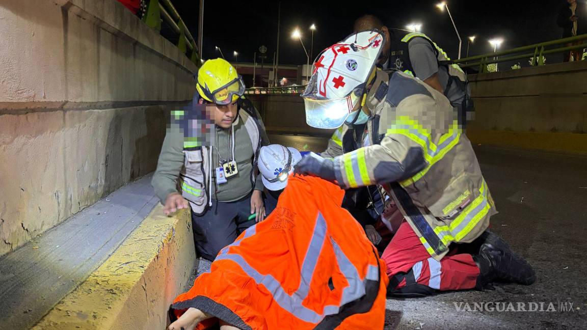 $!Jaqueline, la joven embarazada, quedó tendida sobre el pavimento tras el accidente.