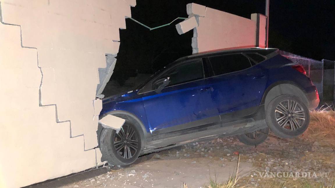 $!La camioneta del joven sufrió daños y terminó en el corralón.