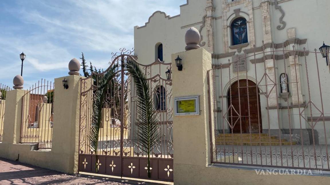 Celebran feligreses en Saltillo el Domingo de Ramos con templos cerrados