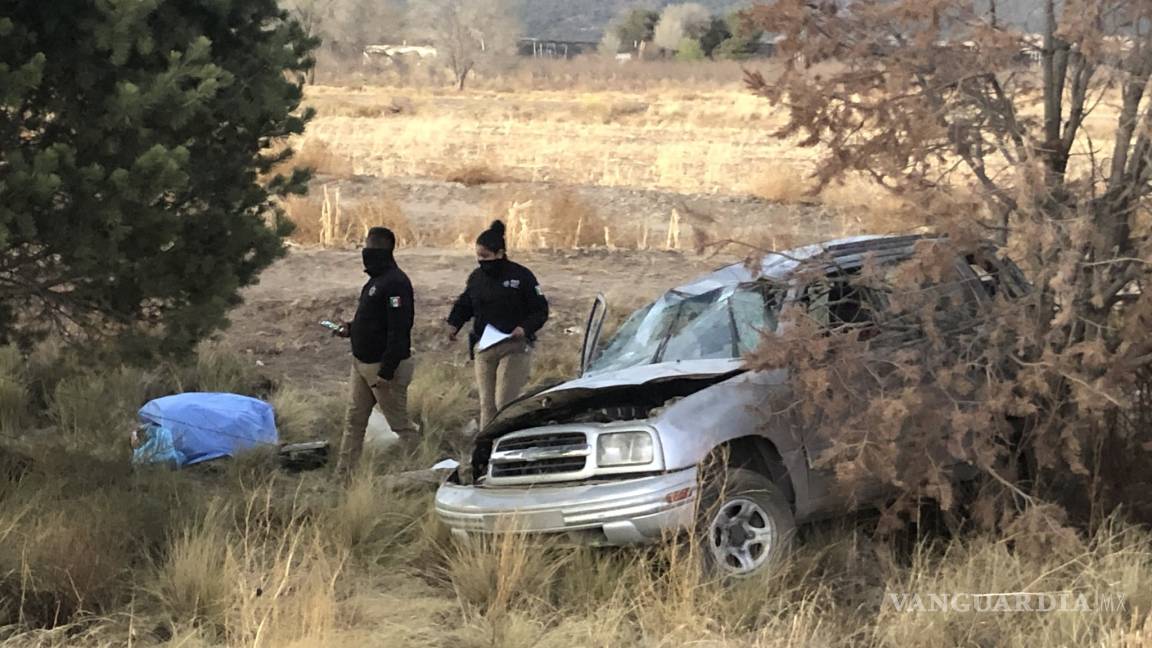 Muere mujer al volcar en carretera a San Antonio de las Alazanas