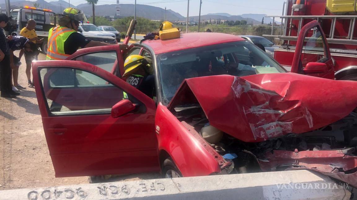 Fuerte accidente automovilístico deja dos lesionados en Saltillo
