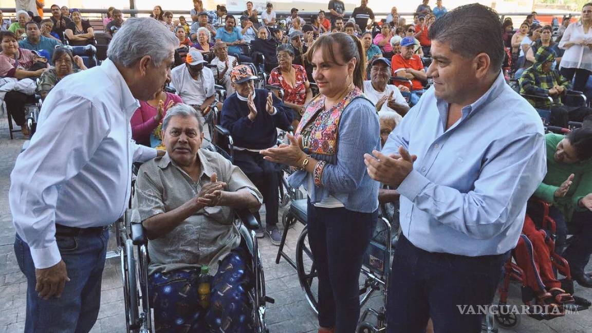 Ayuntamiento de Torreón ha entregado más de 2 mil sillas de ruedas
