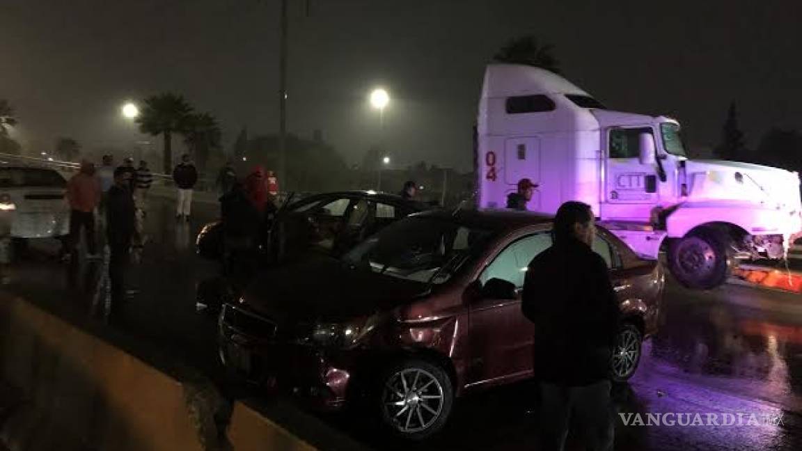 Carambola deja 15 vehículos dañados, en Saltillo