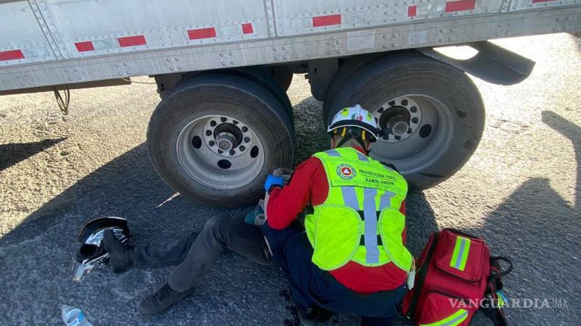 $!El lesionado fue trasladado a la Clínica 2 del IMSS para recibir atención médica tras el accidente.