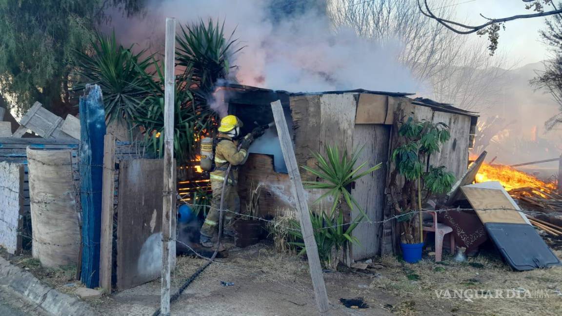 Quema de basura se sale de control y consume tejabanes en Ramos Arizpe