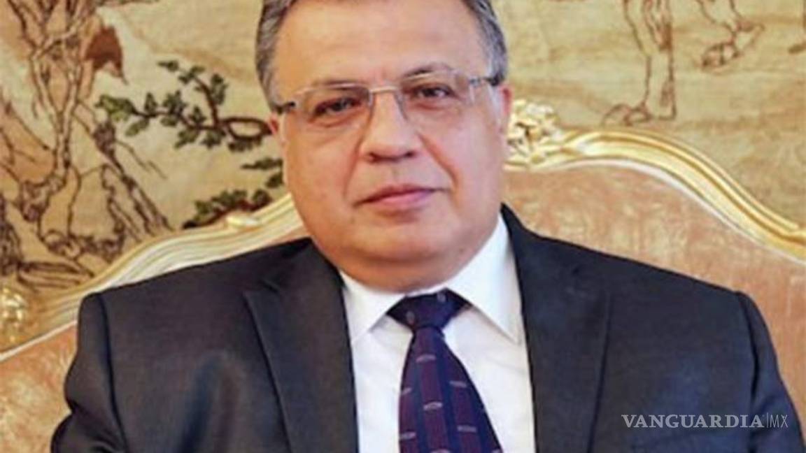 $!Al grito de "Alepo, venganza" matan al embajador ruso en Turquía