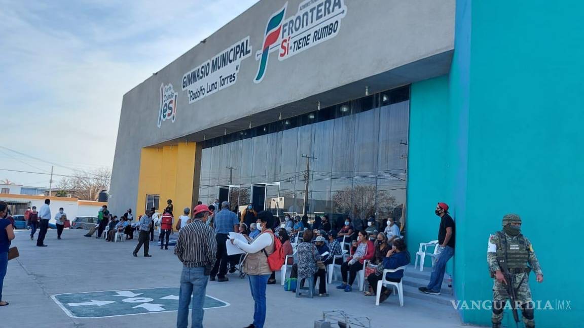Critica Miguel Riquelme campaña de vacunación anti-Covid a adultos mayores de Coahuila