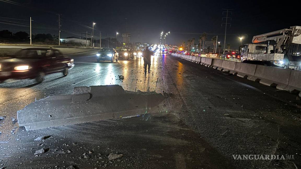 $!La colisión bloqueó los carriles que van hacia el este, provocando al menos dos horas de cierre vial en la zona.