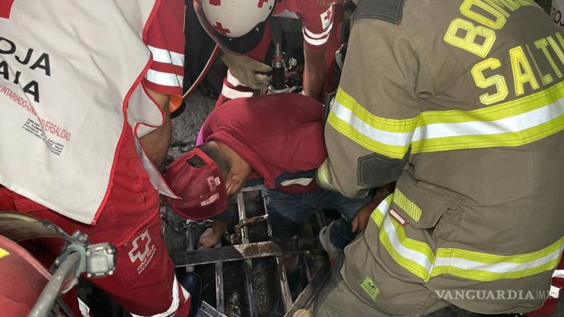 $!Después de una hora y diez minutos de arduo trabajo, los equipos de rescate lograron finalmente liberar a Jorge.