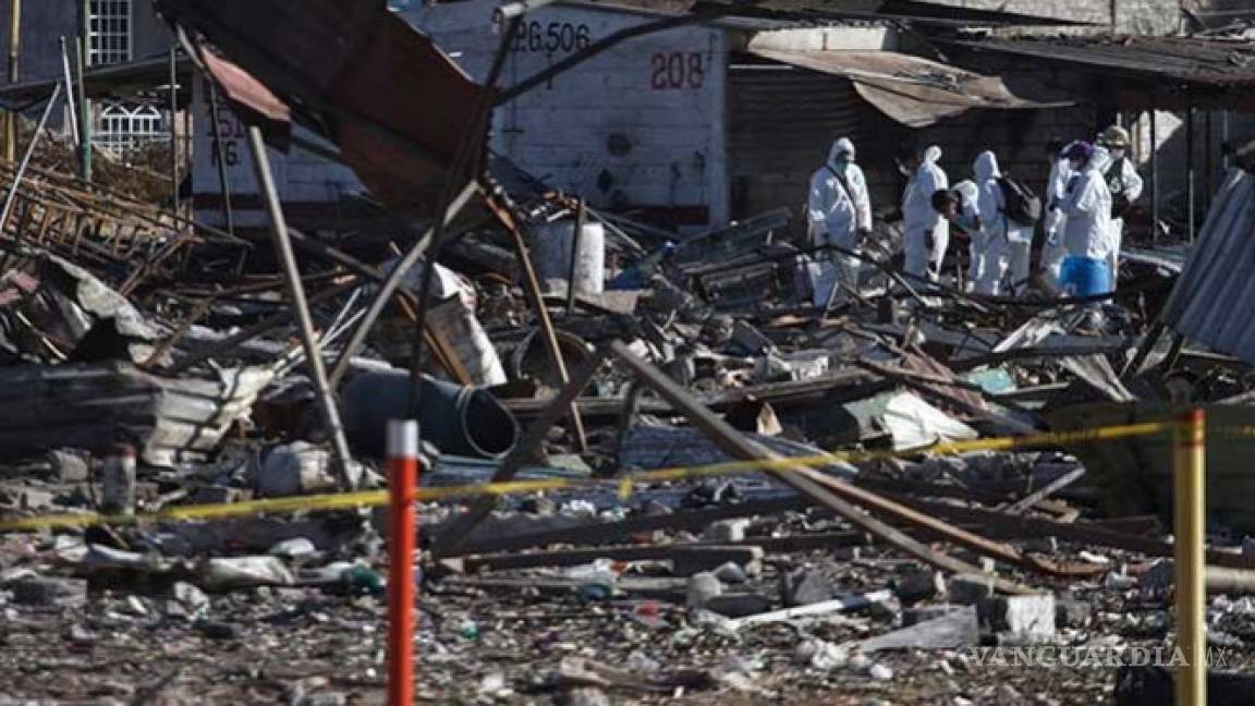 Encuentran más restos humanos en Tultepec; batería pudo provocar explosión