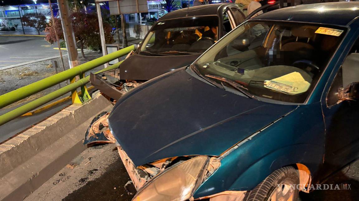 $!El conductor del Ford fue detenido por conducir con aliento alcohólico tras el accidente.