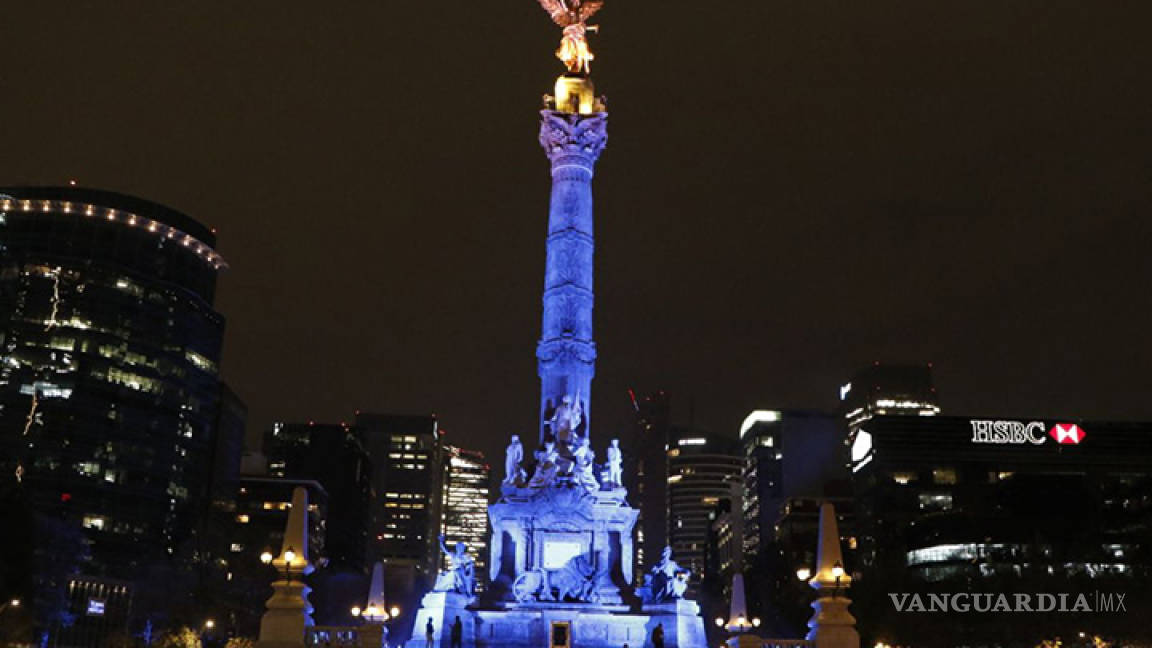 Monumentos y edificios de la CDMX se iluminan de azul por Día Mundial del Autismo
