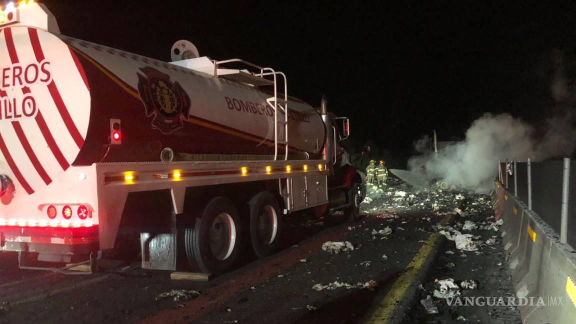 Accidente sobre la carretera 57 provoca fuerte incendio; salvan a conductor de morir calcinado (video)