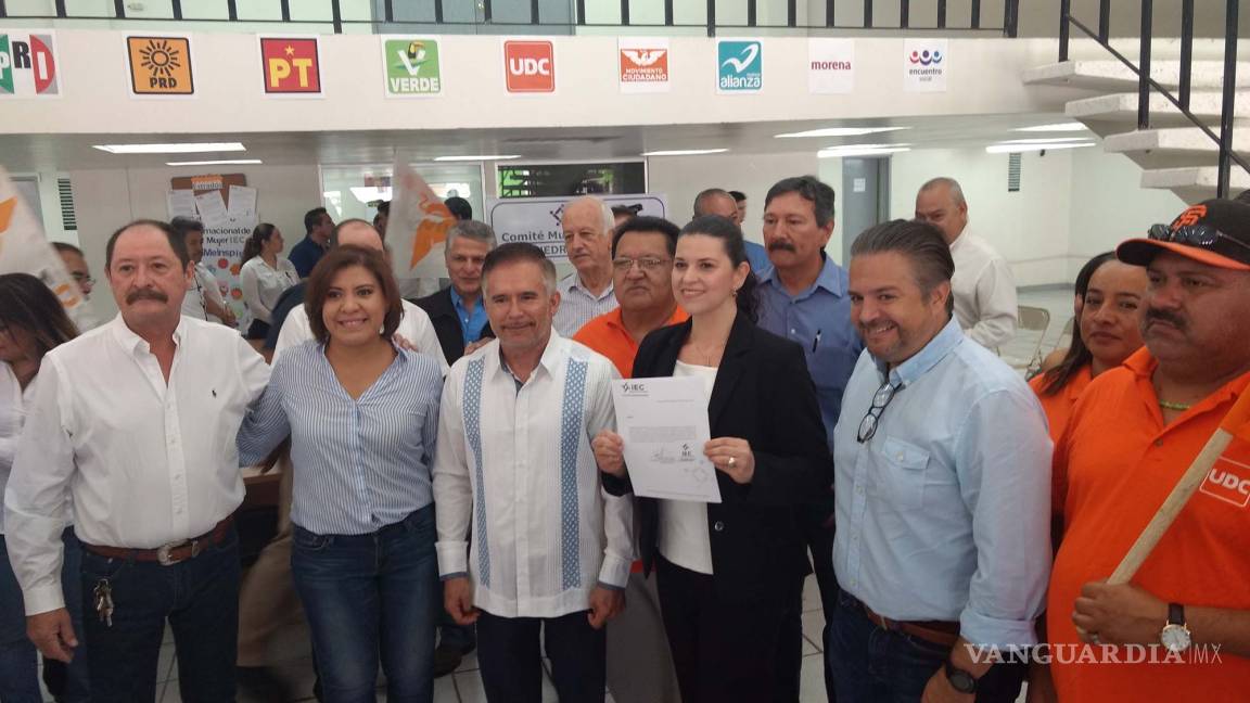 Se registra candidatura por la coalición &quot;Por Coahuila al Frente&quot;, Elva Muñoz Rojo