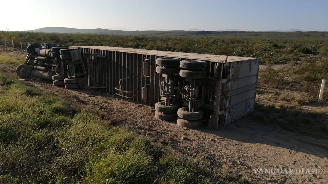 Tráiler embiste auto; deja herida a familia sobre autopista Torreón-Saltillo