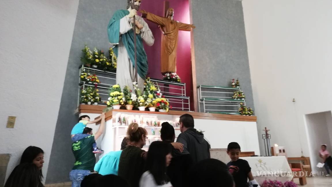 Miles de laguneros acuden a festejar a San Judas Tadeo en Torreón